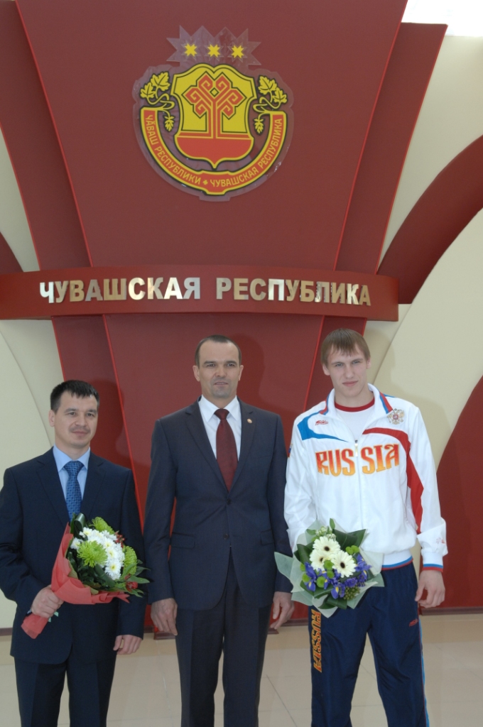 Вторую золотую медаль на первенстве России по самбо среди юниоров завоевал Максим Иванов.